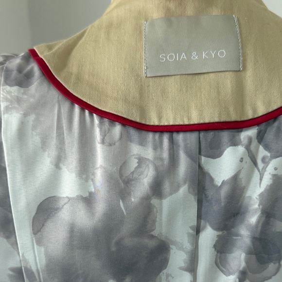 Trench Coat - Picture 9 of 14